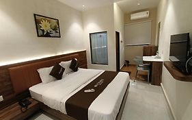 Hotel Moon Lite Residency - Marve Road Malad West - Premium Couple Friendly
